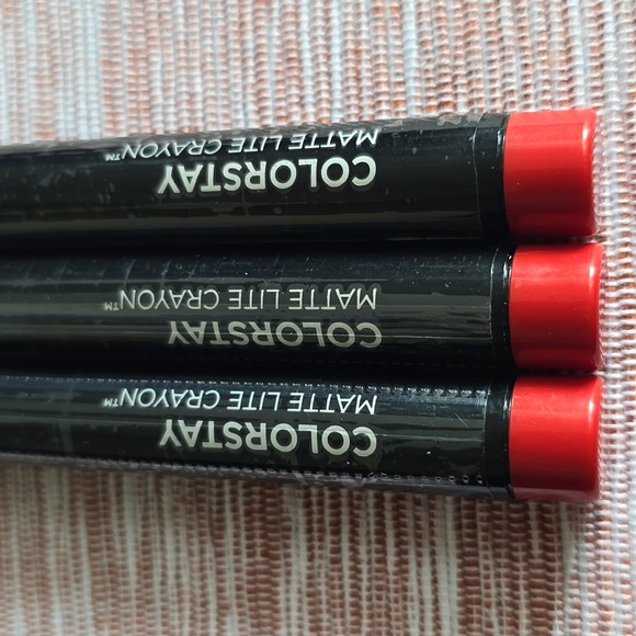 REVLON BRAND WOMENS COLORSTAY MATTE LITE LIP CRAYON BUNDLE OF 3 - Picture 9 of 10